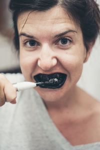 Kohle, Backpulver und CO, Schaden für ihre Zähne