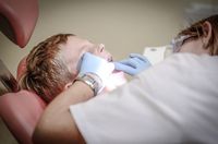 Zahnarzt Schmücker in Ottobeuren -Zahnversorge: Vereinbaren Sie jetzt ihren Termin:08332-8323